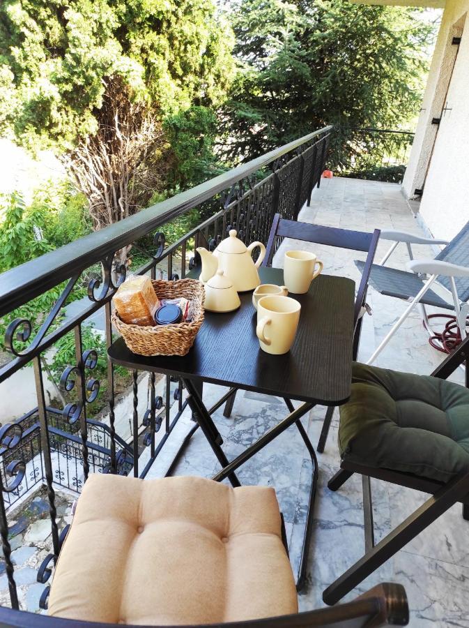 Vitina'S Little House Hotel Exterior photo